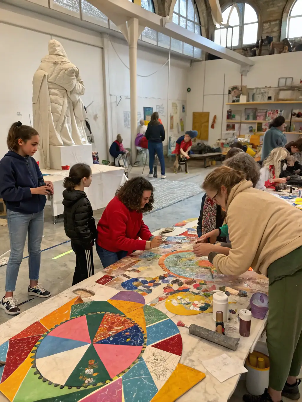 A photograph of SMOF members collaborating on a community project, demonstrating the association's emphasis on teamwork and shared learning experiences.
